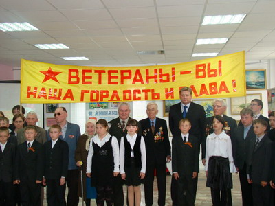 14:20 На встрече с ветеранами войны было тепло от дружеской обстановки и тесно от близости эпох и поколений